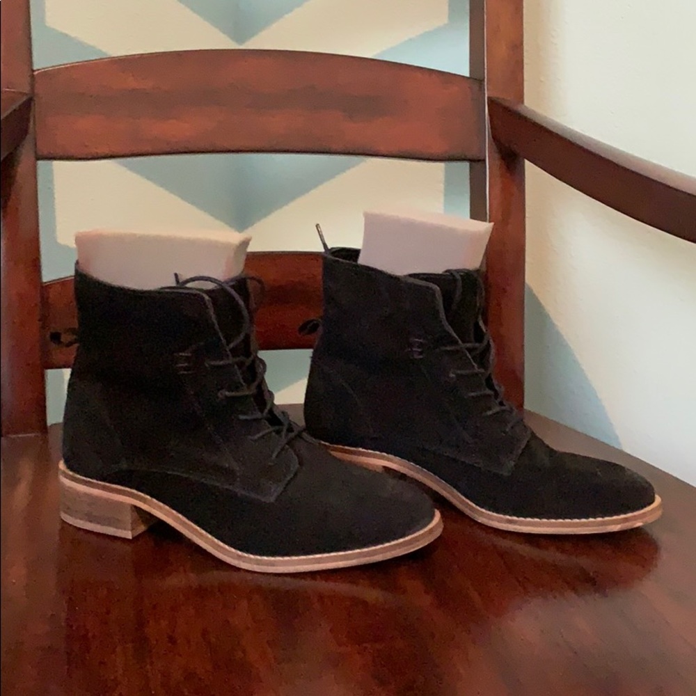 Steve Madden lace up boots